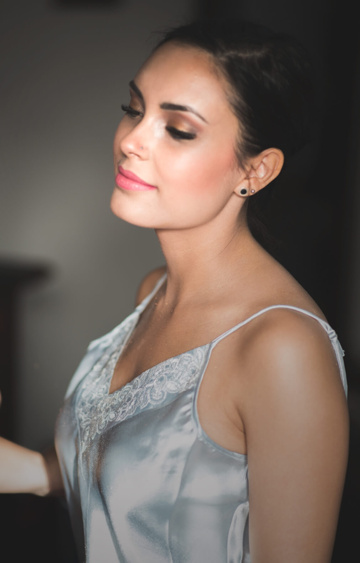 Primo piano sulla sposa. Veronica e Davide sposi in Ogliastra a Perdasdefogu, Nuoro. Beniamino Lai, Fotografo professionista di Matrimonio in Sardegna.