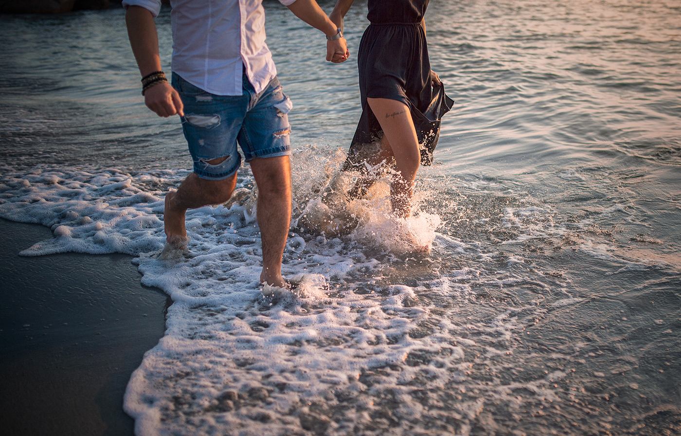 Servizio fotografico prematrimoniale in spiaggia a Tortolì, Sardegna